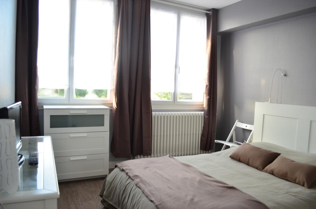 Auberge Du Lac Otel Marcilly-sur-Tille Oda fotoğraf