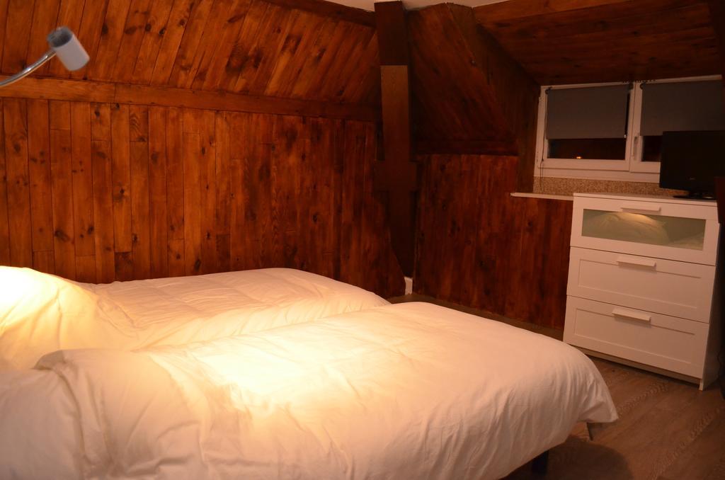 Auberge Du Lac Otel Marcilly-sur-Tille Oda fotoğraf