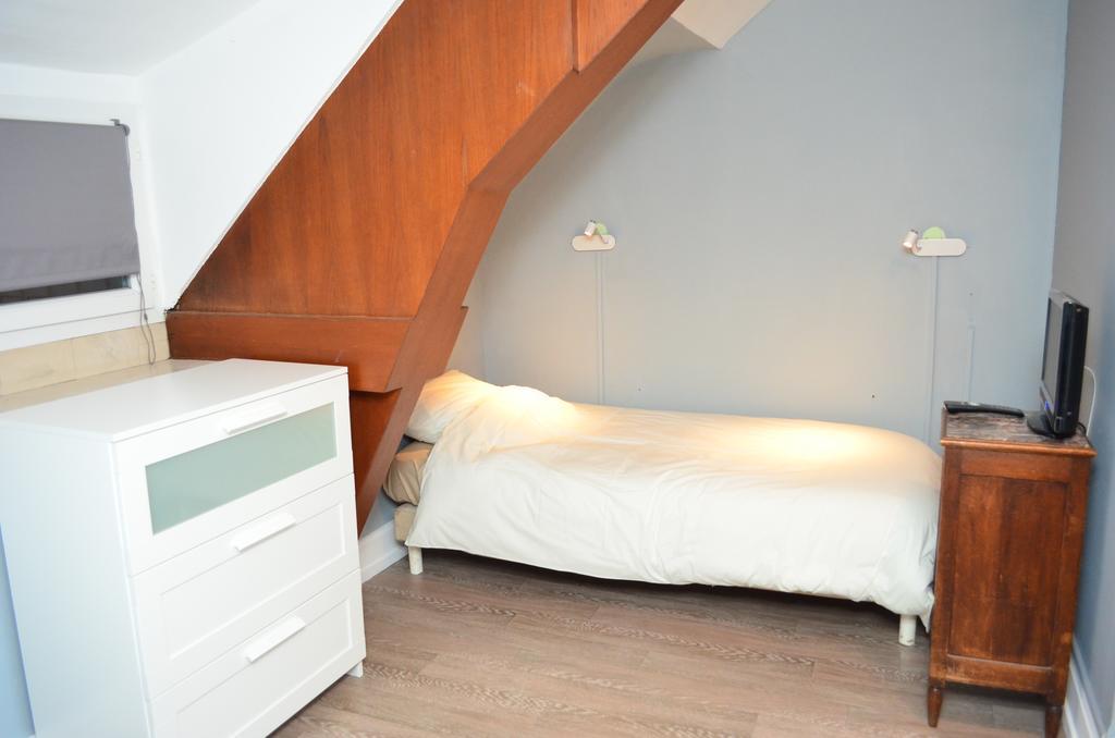 Auberge Du Lac Otel Marcilly-sur-Tille Oda fotoğraf